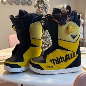 ThirtyTwo Black and Yellow Snowboard Boots
